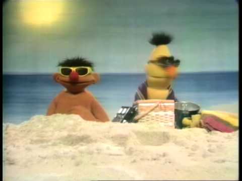Bert en Ernie ~ Op het strand Bert en Ernie ~ Op het strand