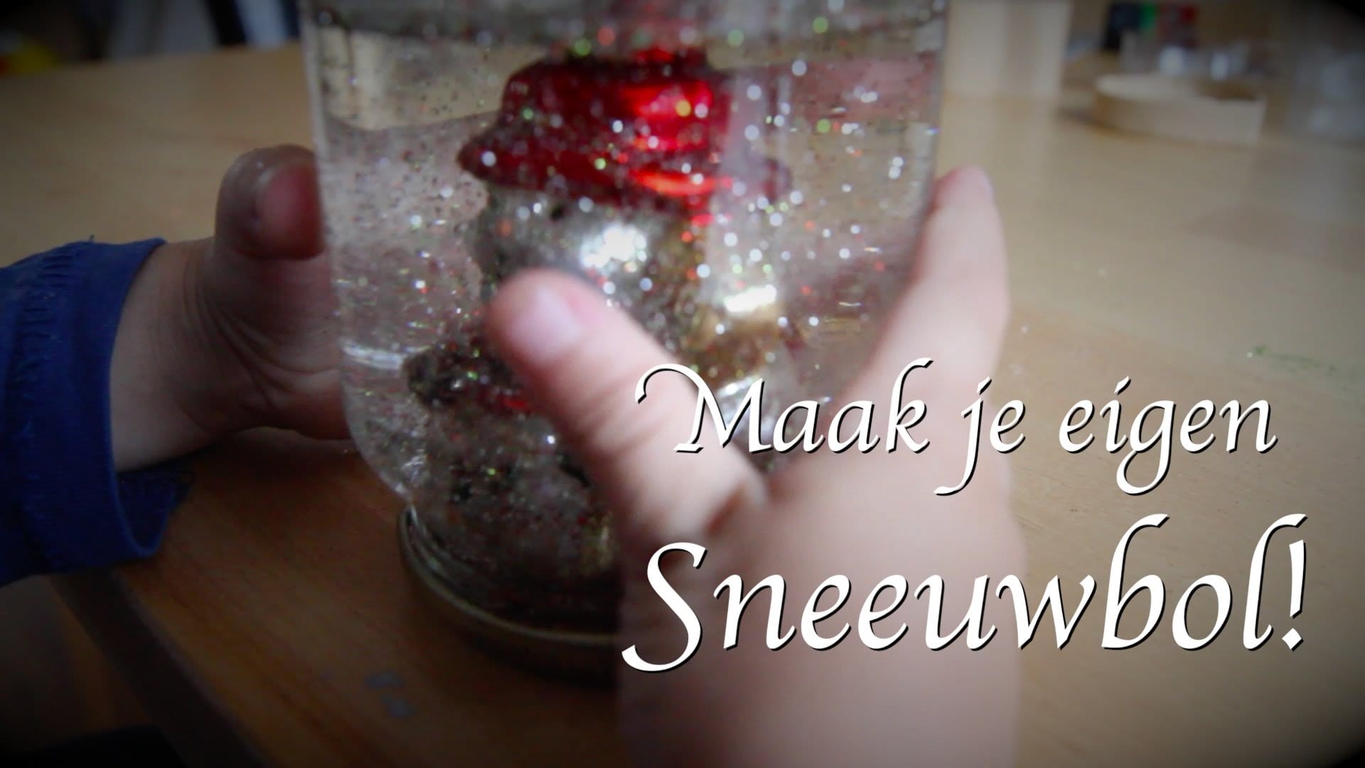 Sneeuwbol maken (snowglobe) van jampotje en glitters! 1 Sneeuwbol maken (snowglobe) van jampotje en glitters! 1
